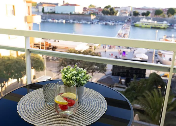 Aurum Ponte Deluxe شقة زادار